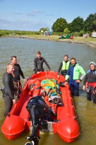 Moderne Motorboote für die Kitesurfkurse